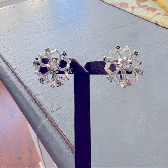 Vintage Screw Back Earrings - Picture 1 of 9